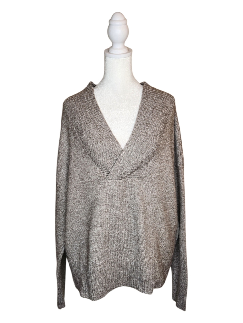 NEW Evereve Aria V Neck Pullover Sweater in Oatmeal Size Medium